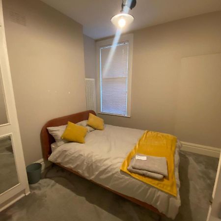 Spacious 2-Bed Apartment London Bagian luar foto