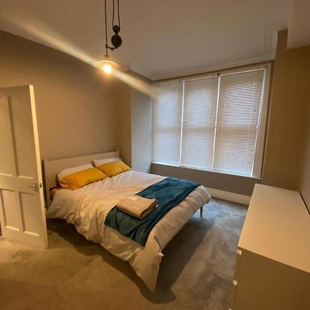 Spacious 2-Bed Apartment London Bagian luar foto